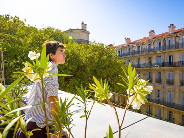 The People - Marseille : photo 3 de la chambre chambre double avec terrasse