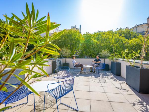 The People - Marseille : photo 4 de la chambre chambre double avec terrasse