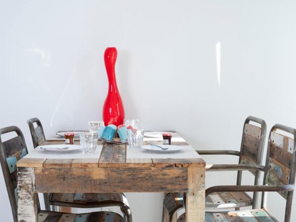 Hotel La Ciotat - A deux pas de l'eau : photo 9 de la chambre appartement 1 chambre avec balcon et vue sur mer
