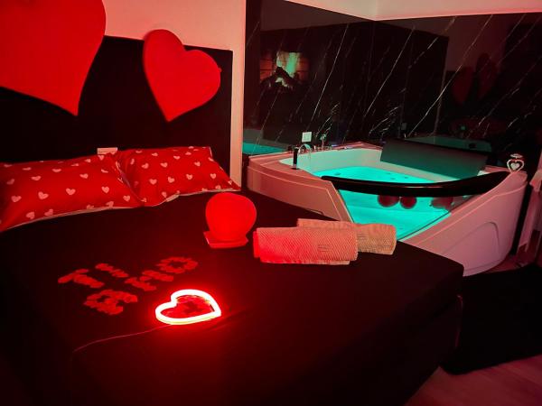 Due Cuori Suite : photo 4 de la chambre suite deluxe avec baignoire spa