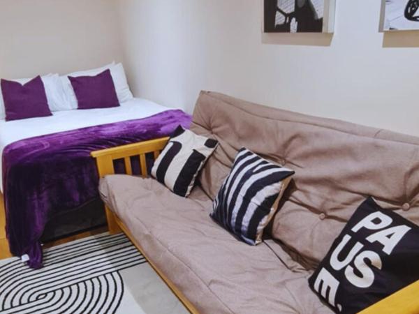 Furley Road London Guest House : photo 2 de la chambre chambre double avec lit d'appoint