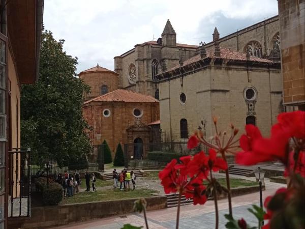 Alojamiento Oviedo 1 : photo 1 de la chambre chambre lits jumeaux avec balcon