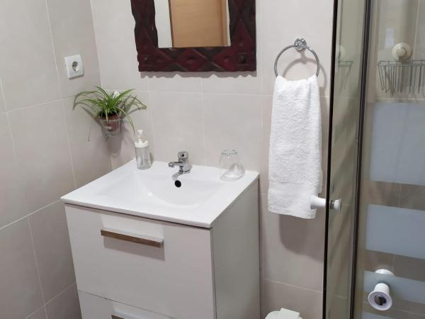 Alojamiento Oviedo 1 : photo 3 de la chambre chambre lits jumeaux avec balcon