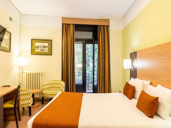 Hostal Ballesta : photo 3 de la chambre chambre double ou lits jumeaux avec balcon