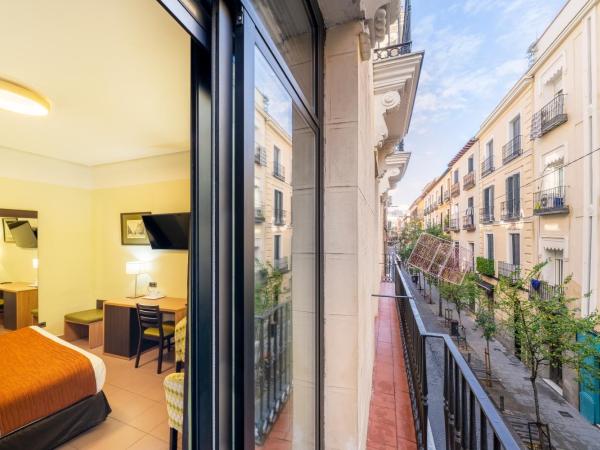 Hostal Ballesta : photo 6 de la chambre chambre double ou lits jumeaux avec balcon