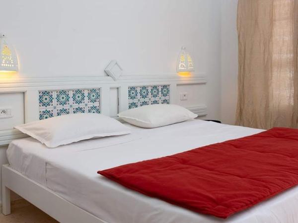 DAR BELDI : photo 3 de la chambre chambre lit king-size - vue sur piscine