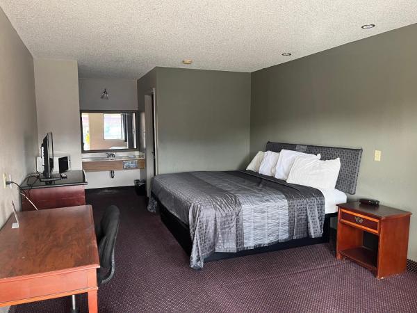 Hallmark Inn and Suites : photo 7 de la chambre chambre lit king-size