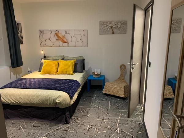 Les AGRIATES : photo 1 de la chambre chambre double deluxe avec douche