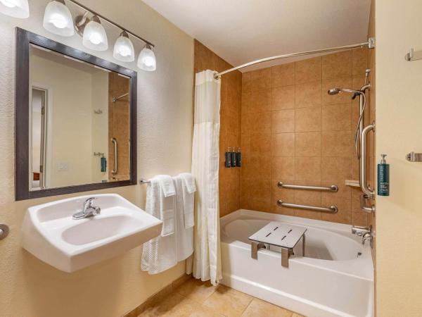 Hilton Vacation Club Desert Retreat Las Vegas : photo 7 de la chambre suite 2 chambres avec baignoire accessible aux personnes à mobilité réduite