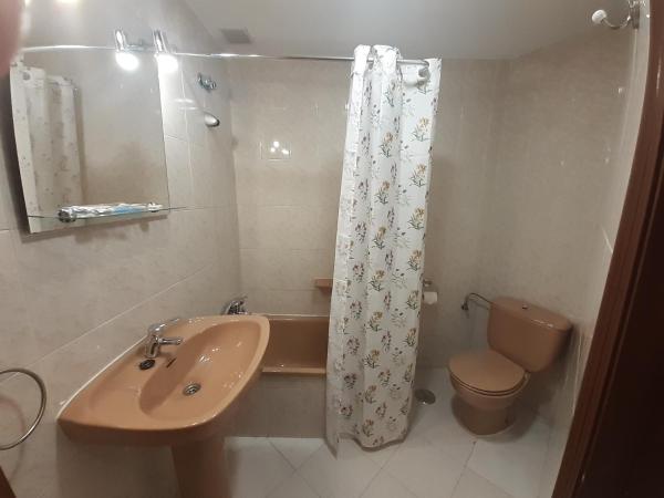 Uría 25 rooms : photo 6 de la chambre chambre double avec salle de bains privative