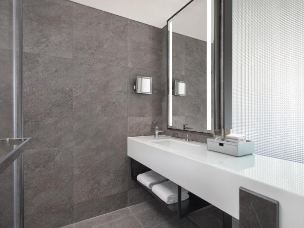 AC Hotel by Marriott Suzhou China : photo 2 de la chambre selected double room with two double beds