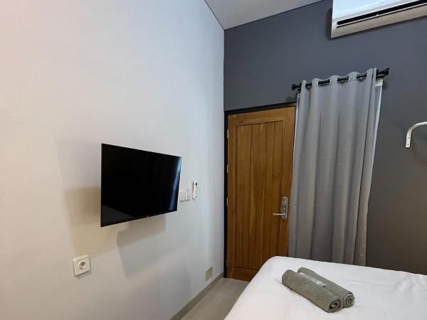 Kaira Room Guest House Syariah Mitra RedDoorz : photo 2 de la chambre chambre double standard