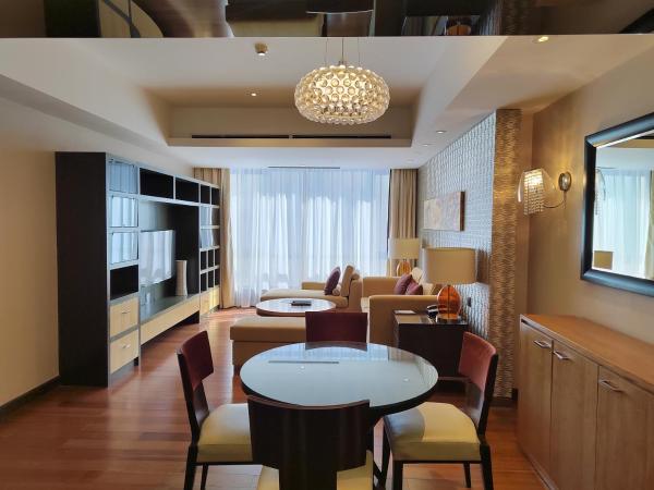 The Sandalwood Beijing Marriott Executive Apartments : photo 1 de la chambre large one-bedroom apartment + 116㎡ + private bedroom + private living room + open-plan kitchen + laundry room + complimentary high-speed internet