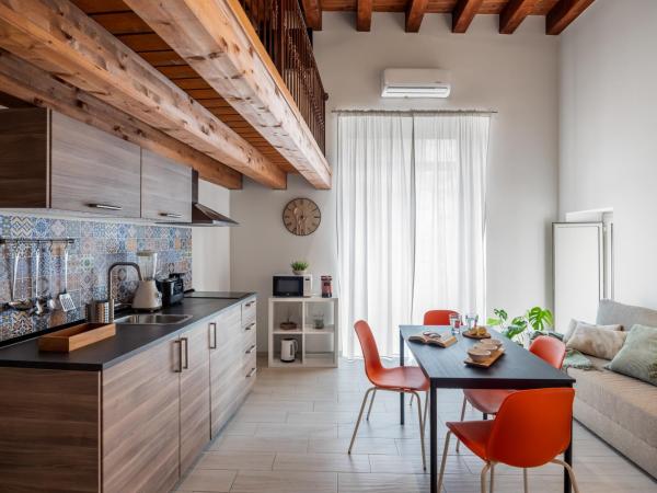 Open Sicily Homes - Near the Central Train Station : photo 6 de la chambre appartement avec balcon