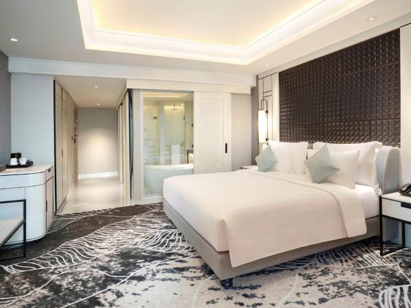 Movenpick Surabaya City : photo 1 de la chambre chambre lit king-size exécutive - vue sur ville