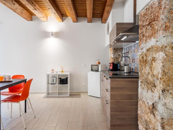 Open Sicily Homes - Near the Central Train Station : photo 9 de la chambre appartement avec balcon