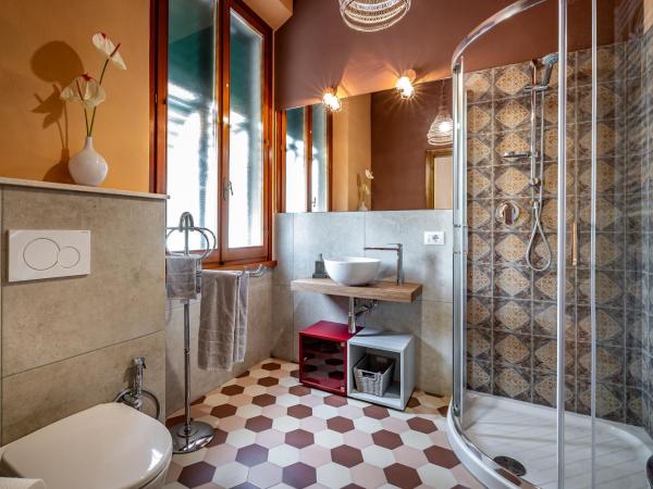 Sabry Home Florence Guest House Affittacamere : photo 7 de la chambre chambre double avec salle de bains privative