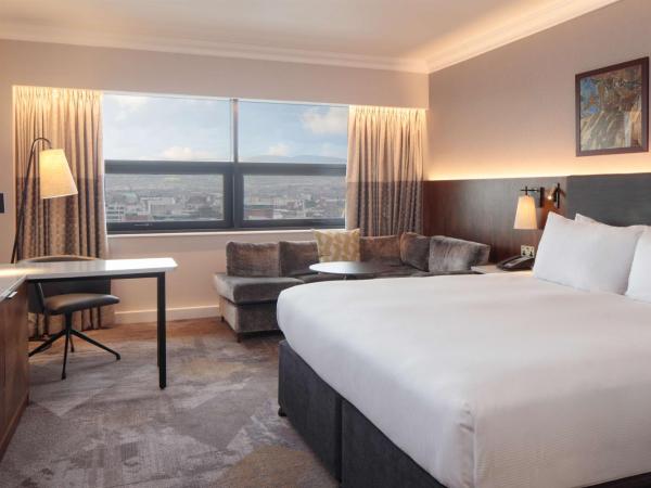 Hilton Belfast : photo 2 de la chambre chambre lit king-size exéctive - accès au salon