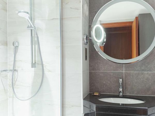 Hilton Belfast : photo 6 de la chambre chambre lit king-size