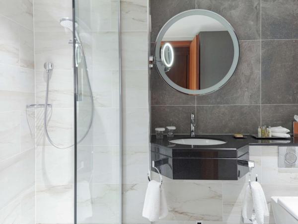 Hilton Belfast : photo 8 de la chambre chambre lit king-size