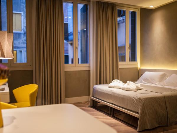 Liassidi Wellness Suites : photo 3 de la chambre suite lit queen-size avec bain turc - vue sur jardin