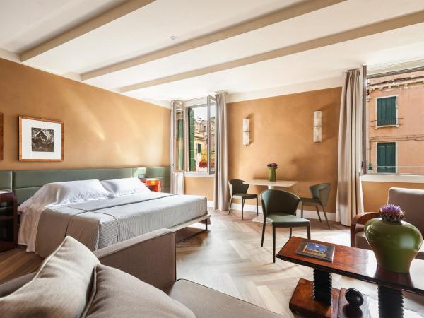 Liassidi Wellness Suites : photo 3 de la chambre suite lit queen-size avec bain turc - vue sur canal