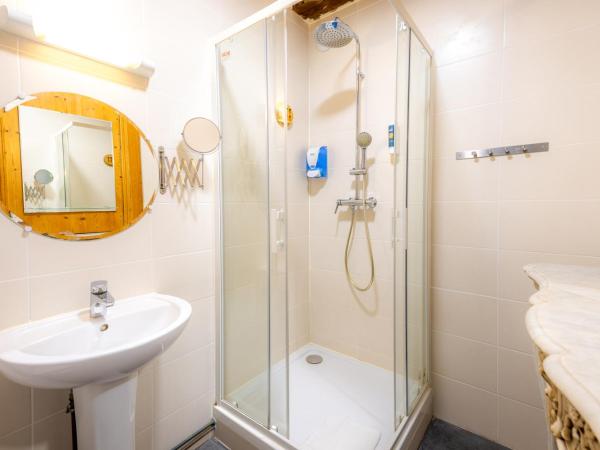 The People - Lille : photo 5 de la chambre chambre familiale deluxe