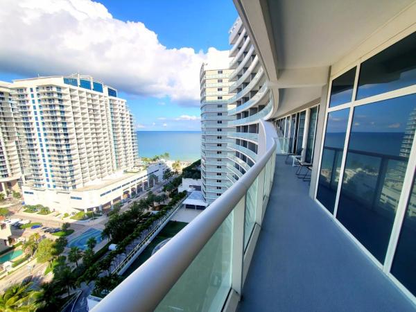 W Hotel 2bd 2bath Condo Ocean Views : photo 3 de la chambre appartement 2 chambres