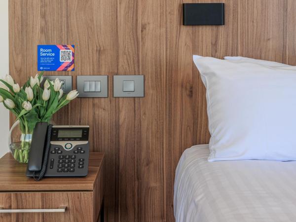 Wrest Point : photo 6 de la chambre chambre lit king-size - accessible aux personnes à mobilité réduite