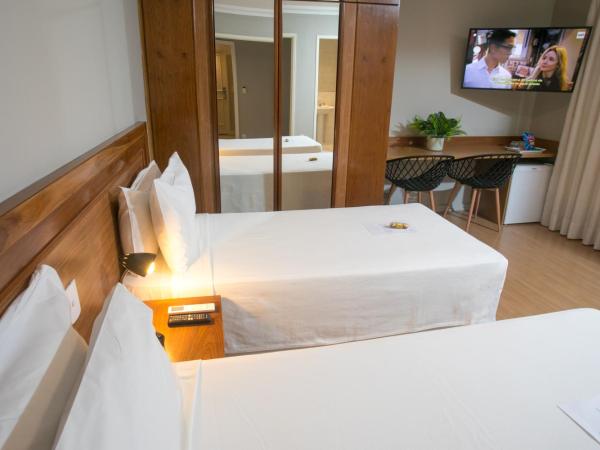 Regency Park Hotel : photo 1 de la chambre chambre triple standard