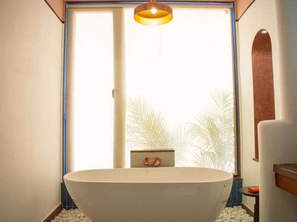 The Sierra - By The Lake : photo 5 de la chambre premium suite with bathtub