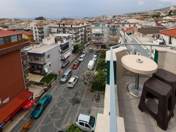 Hikmethan Otel : photo 10 de la chambre chambre triple avec balcon