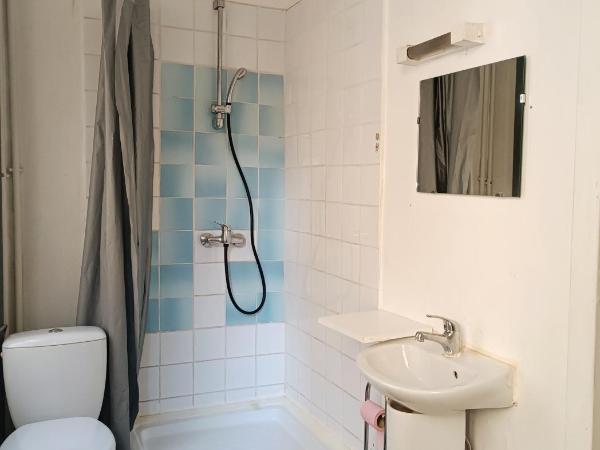 HOTEL LE FONTENOY : photo 2 de la chambre chambre simple avec salle de bains privative