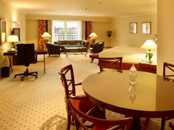 Hilton Antwerp Old Town : photo 3 de la chambre suite lit king-size ambassador