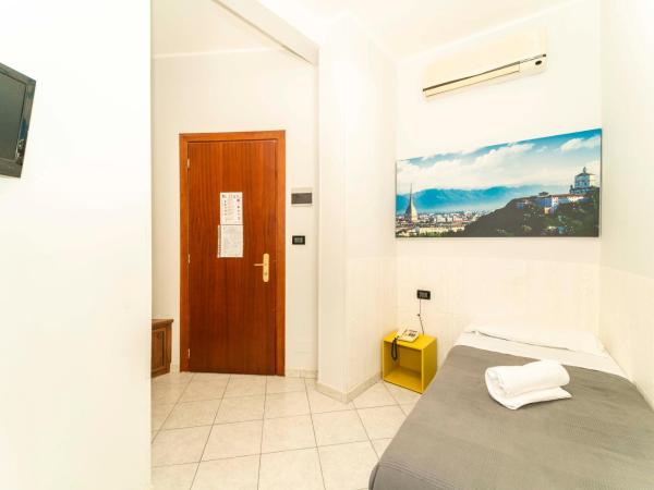 Hotel Cristallo Torino : photo 5 de la chambre petite chambre simple