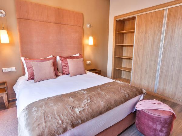 Villa ARGANINA piscine chauffée : photo 2 de la chambre chambre lit queen-size - vue sur jardin