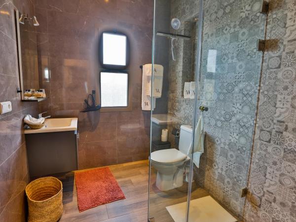 Villa ARGANINA piscine chauffée : photo 4 de la chambre chambre lit queen-size - vue sur jardin