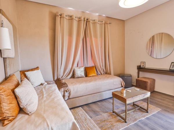 Villa ARGANINA piscine chauffée : photo 4 de la chambre suite lit queen-size deluxe