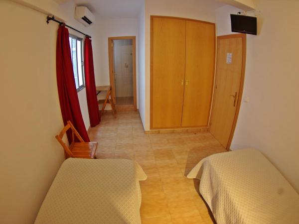Hostal L'Alba : photo 7 de la chambre chambre lits jumeaux Économique