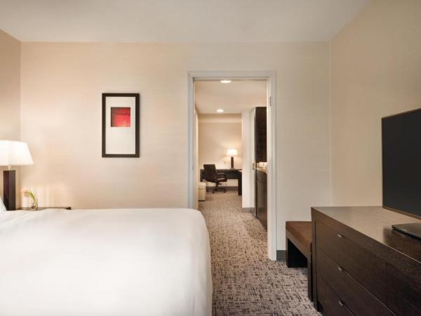 Radisson Hotel Vancouver Airport : photo 1 de la chambre one bedroom king suite with sofa bed, non smoking