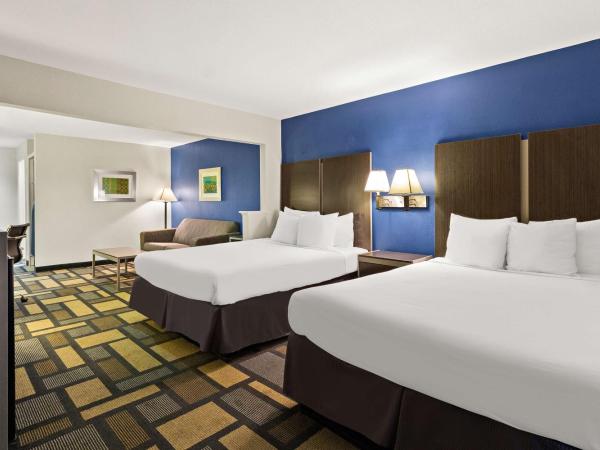 Best Western Galleria Inn & Suites : photo 3 de la chambre queen suite with two queen beds and sofa bed - mobility accessible/non-smoking