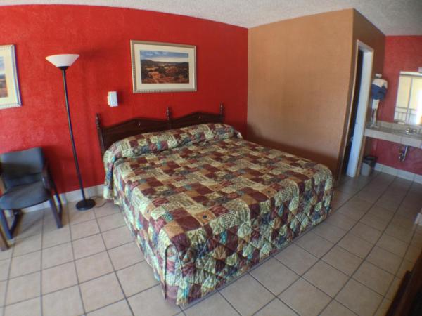 Budget Inn Motel : photo 8 de la chambre chambre de luxe - non-fumeurs