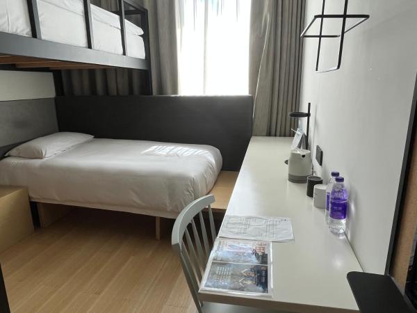 lyf by Ascott Hongqiao Shanghai NECC : photo 4 de la chambre chambre double ou lits jumeaux avec salle de bains