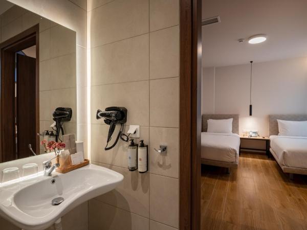 IRA - ΗΡΑ Hotel : photo 7 de la chambre chambre lits jumeaux pour personnes à mobilité réduite