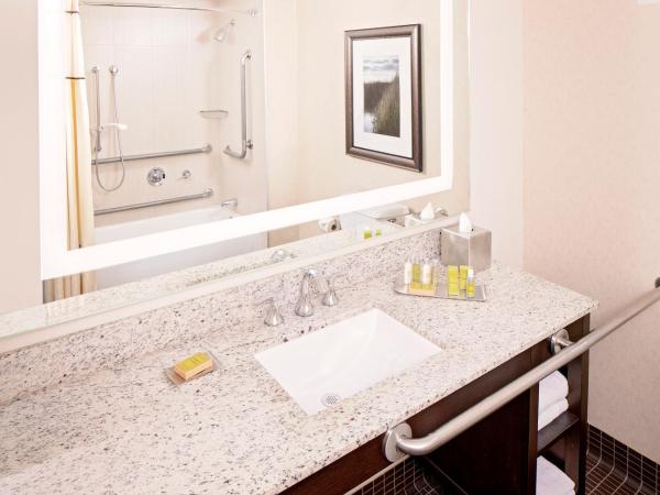 DoubleTree by Hilton Hotel Boston Bayside : photo 3 de la chambre chambre lit king-size pour personnes à mobilité réduite - non-fumeurs