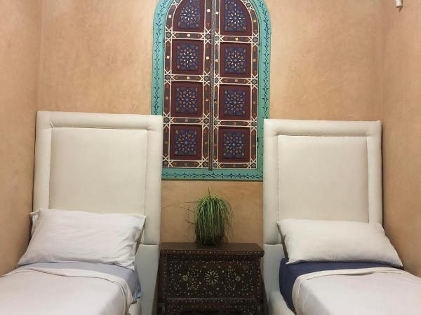 Riad Razoli Sidi Fateh : photo 5 de la chambre chambre lits jumeaux