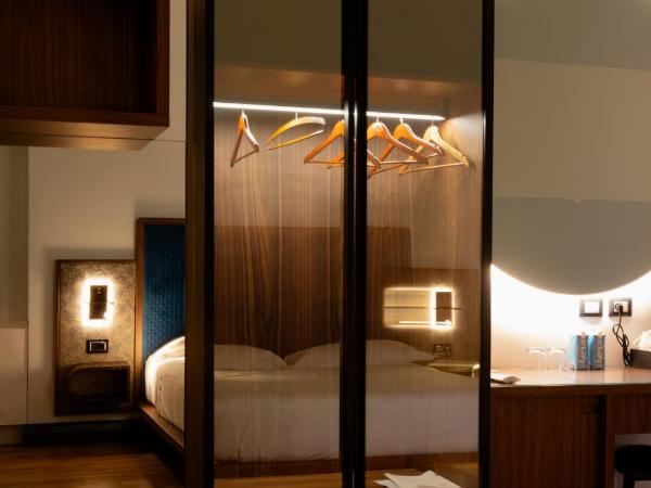 Lo Stemma Luxury Boutique Hotel : photo 2 de la chambre chambre lit king-size avec balcon