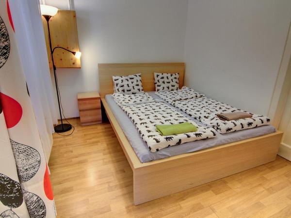 Pal's Hostel and Apartments : photo 4 de la chambre chambre double avec salle de bains privative