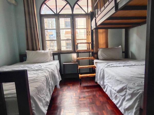 Stay Hostel : photo 4 de la chambre chambre lits jumeaux avec salle de bains commune