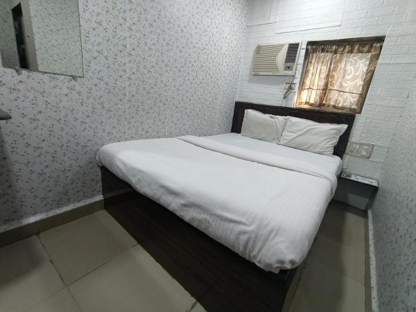 Hotel OVO Residency Near Masjid Bunder Railway Station : photo 6 de la chambre chambre double